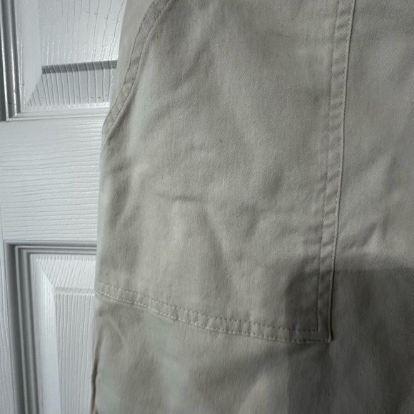 Lee Women's Shorts in Cream - Picture 3 of 8